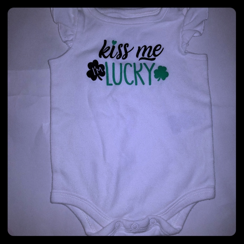 NWOT "kiss me I'm lucky" onsie